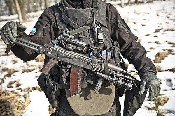 FSB Officer with an STKBR mounted